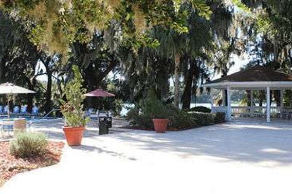PARAMOUNT PLAZA HOTEL AND SUITES (Gainesville)
